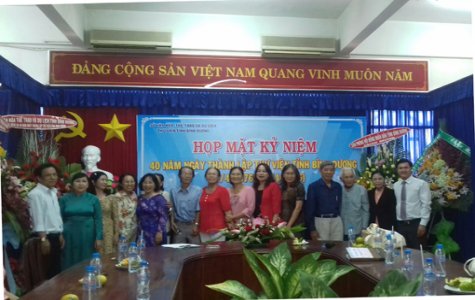 Họp mặt kỷ niệm 40 năm ngày thành lập Thư viện Bình Dương