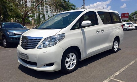 Toyota Alphard 2011 giá trên 2 tỷ đồng tại Việt Nam