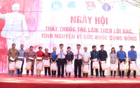 Ngày hội thấy thuốc trẻ làm theo lời Bác