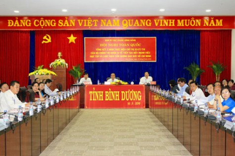 Đưa việc học tập và làm theo Bác thành công việc tự giác, thường xuyên