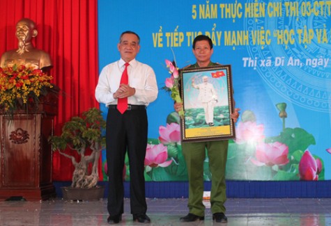 Nguyện mãi đi theo con đường Bác chọn