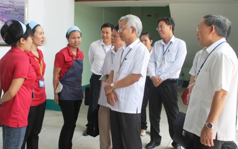 Đoàn công tác của Hội đồng lý luận Trung ương: Khảo sát nguyện vọng của công nhân lao động tại Bình Dương