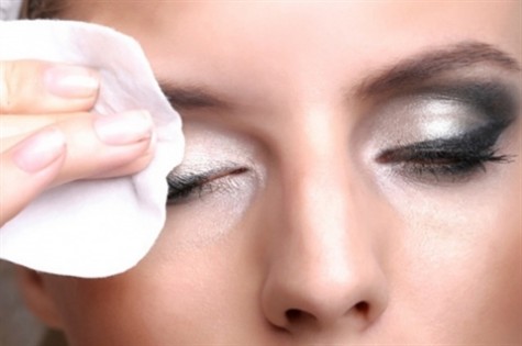 Bí kíp dưỡng lông mi cho các cô nàng thường xuyên dùng mascara, gắn mi giả