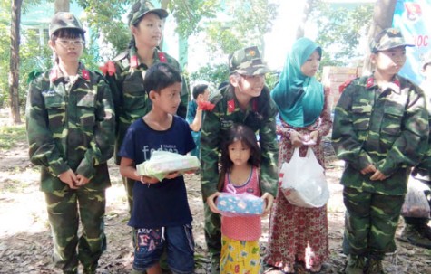 Chương trình giao lưu, thăm và tặng quà cho học sinh, hộ gia đình dân tộc Chăm xã Minh Hòa, huyện Dầu Tiếng