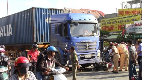 Thêm một phụ nữ tử vong vì bị cuốn vào gầm container