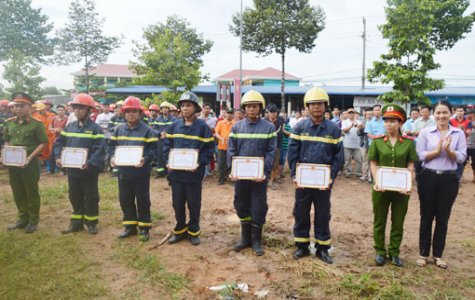 Diễn tập phương án chữa cháy và cứu nạn cứu hộ nhà trọ - chợ - trạm xăng dầu và trường mầm non