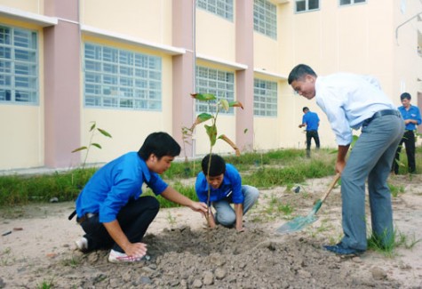 Huyện đoàn Dầu Tiếng: Ra quân chiến dịch Hoa phượng đỏ