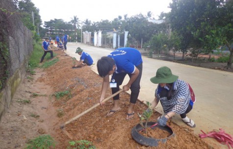 Sinh viên tình nguyện Đại học  Thủ Dầu Một: Làm dân tin, đi dân nhớ