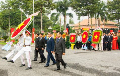 Lãnh đạo tỉnh viếng Nghĩa trang Liệt sĩ