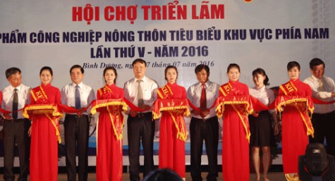 Khai mạc Hội chợ triển lãm sản phẩm công nghiệp nông thôn tiêu biểu khu vực phía Nam lần V - năm 2016