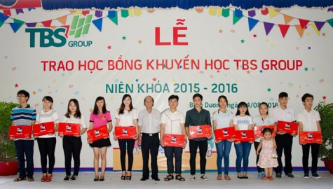 TBS GROUP trao học bổng khuyến học cho 5.423 học sinh, sinh viên năm học 2015 – 2016