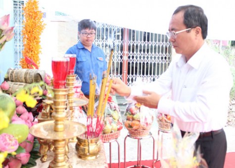 Tỉnh đoàn Bình Dương: Tổ chức Lễ giỗ tưởng niệm 47 năm Ngày mất Chủ tịch Hồ Chí Minh (2/9/1969-2/9/2016)