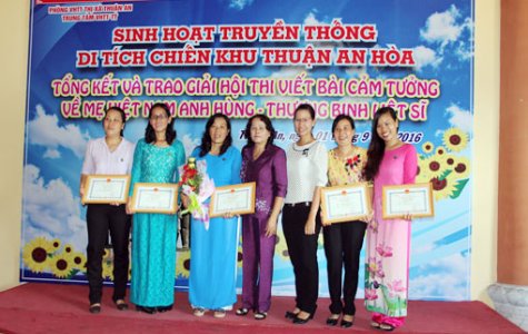 Viết bài cảm tưởng về mẹ Việt Nam anh hùng - thương binh, liệt sĩ TX. Thuận An: Góp phần khơi dậy tinh thần yêu nước