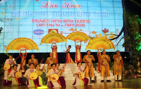 Liên hoan Tiếng hát người cao tuổi Truyền hình Bình Dương: Sân chơi của những “đóa hoa” mãi tươi...