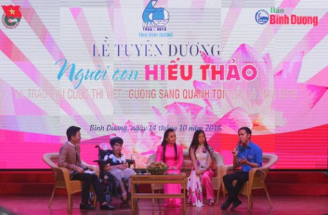 Lễ tuyên dương “Người con hiếu thảo” và trao giải thưởng cuộc thi viết “Gương sáng quanh tôi” lần thứ VI năm 2016