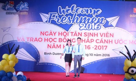 Trường Đại học Thủ Dầu Một:  Ngày hội tân sinh viên và trao học bổng “Chắp cánh ước mơ” năm 2016