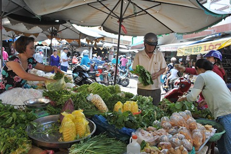 Kiềm chế đà tăng giá cuối năm