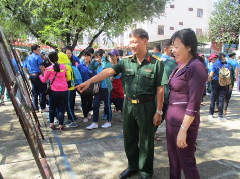 Triển lãm chuyên đề “Người chiến sĩ hôm nay” và giới thiệu hiện vật mới sưu tầm trong năm 2016: Khơi dậy niềm tự hào