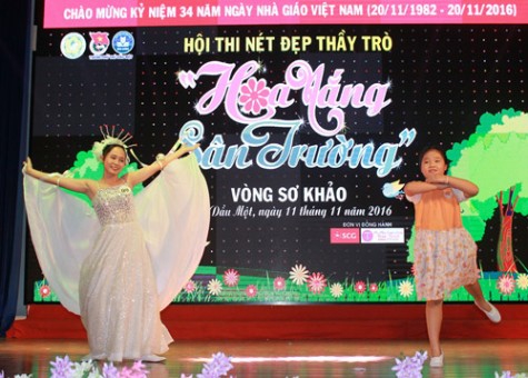 Hoa nắng sân trường