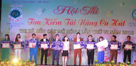 Kết thúc Hội thi Tìm kiếm tài năng ca hát TX. Bến Cát mở rộng năm 2016: Bùi Tâm Phúc đoạt giải nhất