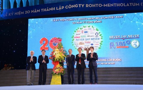 Rohto-Mentholatum: Kỷ niệm 20 năm thành lập - Trao học bổng cho sinh viên