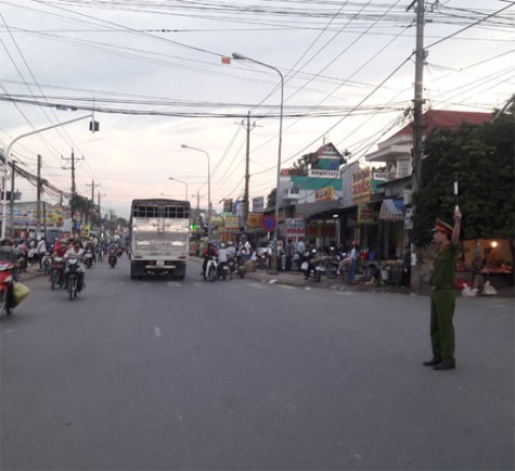 Phường Thái Hòa, Tx.Tân Uyên: Đẩy mạnh công tác chống ùn tắc giao thông vào giờ cao điểm