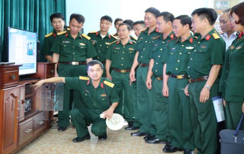 Quân đoàn 4: Đón đoàn tham quan công tác vật tư công tác Đảng, công tác chính trị tại Lữ đoàn 550