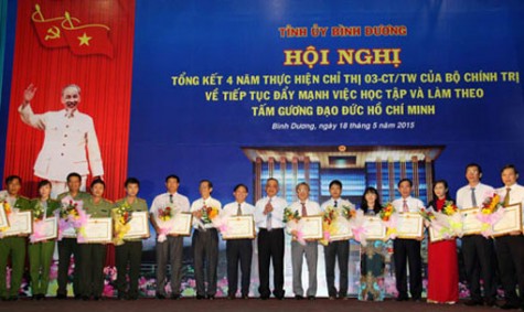 Học tập và làm theo tấm gương đạo đức Hồ Chí Minh: Tạo sự chuyển biến tích cực