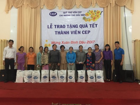 Quỹ trợ vốn CEP trao 277 phần quà Tết cho thành viên khó khăn