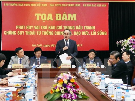 Phát huy vai trò báo chí trong đấu tranh chống sự suy thoái tư tưởng