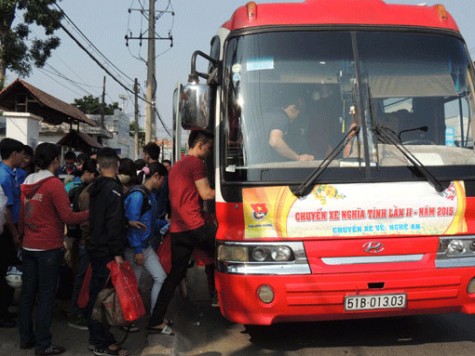 Ông Lê Minh Nghĩa, Giám đốc Công ty TNHH MTV Du lịch - Thương mại Công đoàn Bình Dương: “Chuyến xe xuân nghĩa tình” năm 2017 được chuẩn bị rất chu đáo