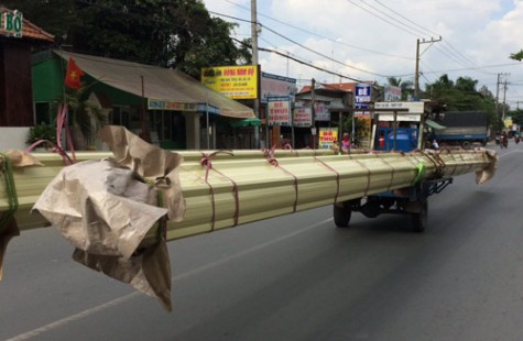 Xe lôi cản trở giao thông