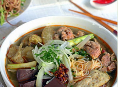 Bún bò tái gân