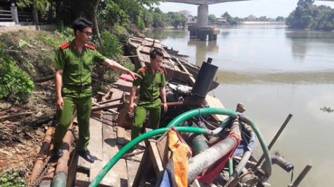 Trắng đêm truy bắt “cát tặc” trên sông Đồng Nai