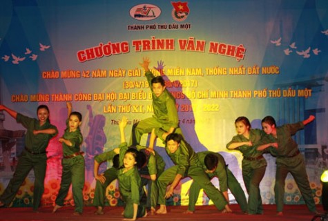 Hát vang những ca khúc tháng tư