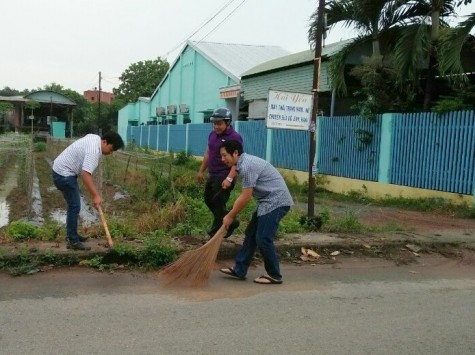 Hội Chữ thập đỏ phường Định Hòa, Tp.Thủ Dầu Một:  Tổ chức ra quân làm vệ sinh môi trường