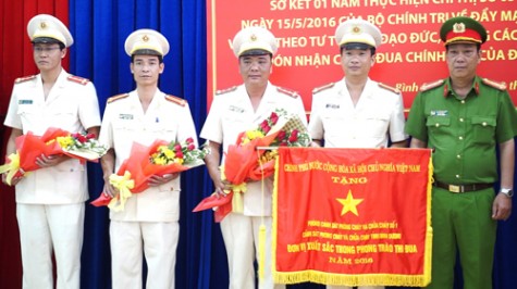 Tuyên dương các tập thể, cá nhân điển hình học tập và làm theo tư tưởng, đạo đức, phong cách Hồ Chí Minh