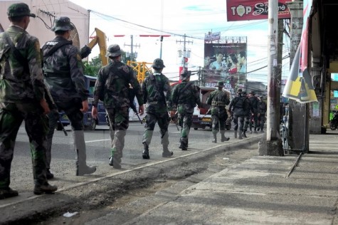 Philippines triển khai trực thăng, xe bọc thép tại Marawi