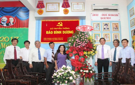 Lãnh đạo tỉnh thăm và chúc mừng các cơ quan báo chí nhân Ngày Báo chí cách mạng Việt Nam 21-6