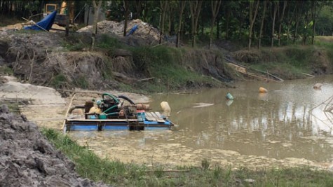 Nhức nhối tình trạng khai thác cát trái phép tại suối nước trong - Bài 1