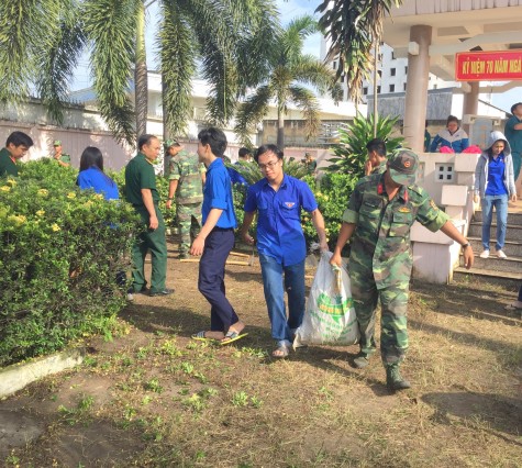 Gần 200 cán bộ, chiến sĩ, đoàn viên thanh niên tham gia chương trình “Chiến dịch hành quân xanh – Liên quân 3 màu áo”