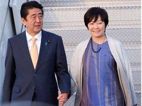 Thủ tướng Shinzo Abe mất tín nhiệm sau vụ bê bối đất đai trường học