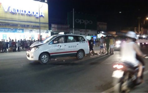 Taxi tông xe đạp, một người tử vong