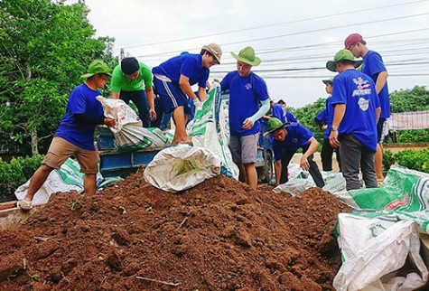 Mùa hè xanh của sinh viên trường Đại học Bình Dương: Đi dân nhớ, ở dân thương