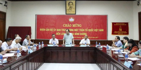 Đoàn cán bộ Ủy ban Trung ương Mặt trận Tổ quốc Việt Nam làm việc tại Bình Dương