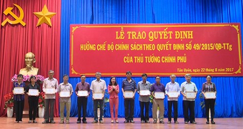 TX.Tân Uyên: 411 trường hợp được nhận chế độ trợ cấp một lần theo Quyết định 49