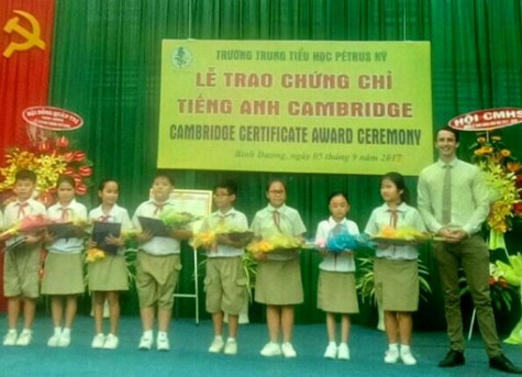 Trường Trung - Tiểu học PéTrus Ký: Giữ vững danh hiệu trường đạt chuẩn quốc gia, tập thể lao động xuất sắc