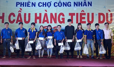 Phiên chợ công nhân: Sân chơi bổ ích