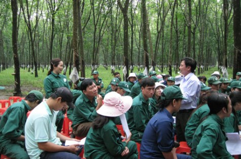 Gần công nhân, sát công nhân...