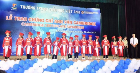 320 học viên nhận chứng chỉ Anh ngữ quốc tế Cambridge